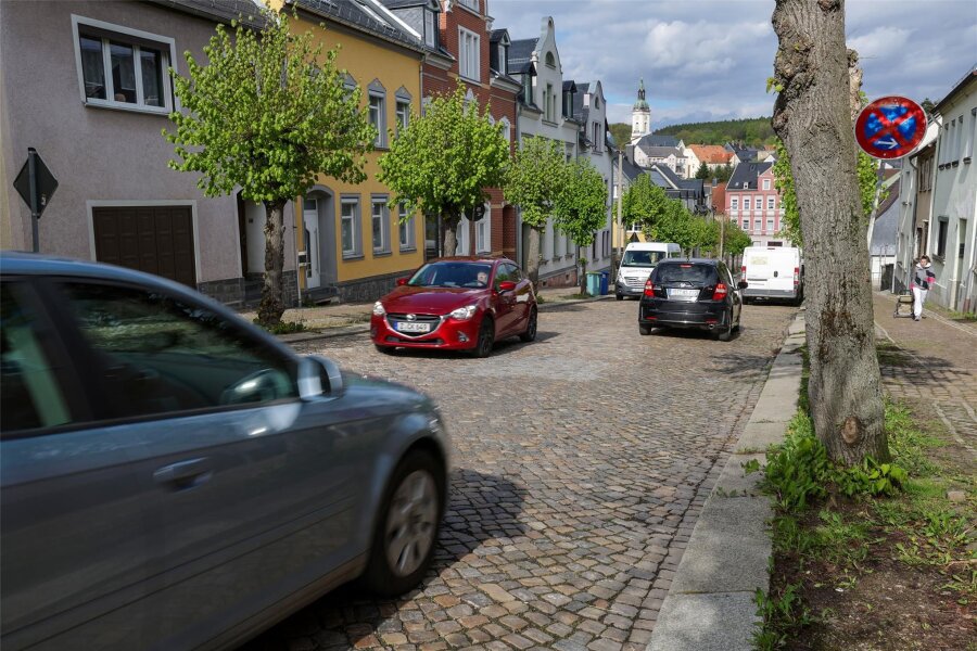 Lichtenstein: Weichen gestellt für Straßenausbau - Die August-Bebel-Straße im Ortsteil Callnberg soll ab 2025 grundhaft saniert werden.