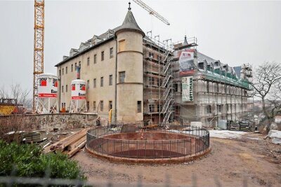 Lichtenstein: Wie das Schloss zum Wellness-Hotel werden soll - So sieht Schloss Lichtenstein momentan von außen aus. Ein Gerüst ziert das Gebäude.