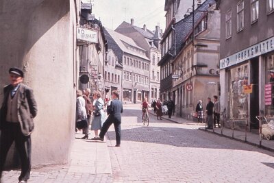 Lichtenstein: Zeitreise in die DDR mit alten Fotos - Die Ernst-Thälmann-Straße in Lichtenstein in den 1960er-Jahren.