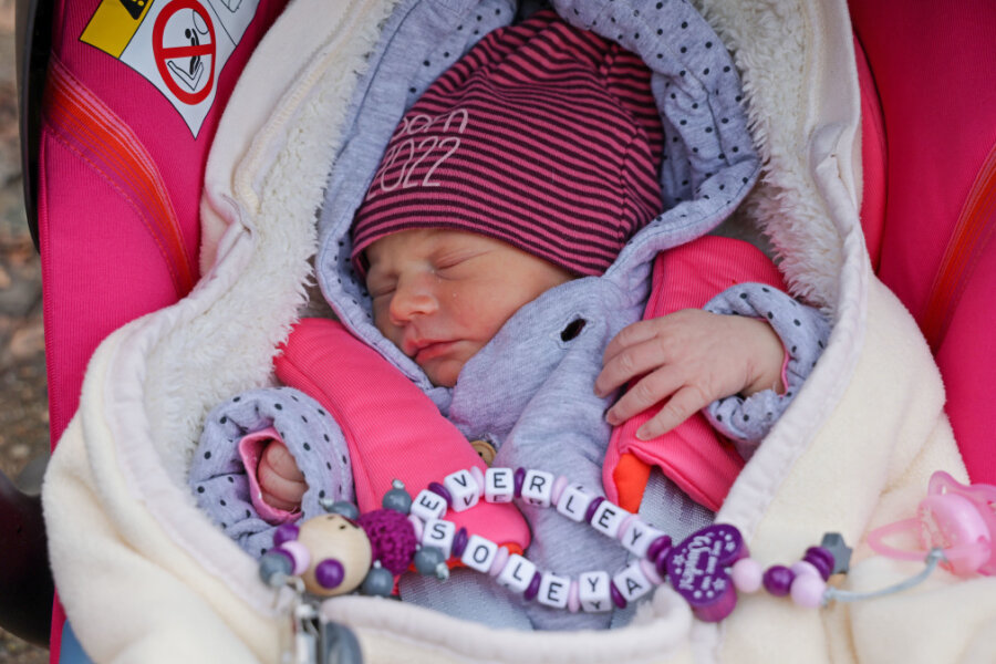 Lichtensteiner Geburtsklinik schließt: Das letzte Weihnachtsbaby aus dem Krankenhaus - Everley-Soleya Lippert ist als letzes Weihnachtsbaby im Lichtensteiner Krankenhaus zur Welt gekommen. 20.20 Uhr am Heiligen Abend wurde das Mädchen geboren.
