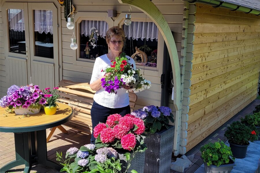 Lichtentanne: Bibliothekarin verabschiedet sich nach 45 Jahren in den Ruhestand - Es ist Gartensaison für Petra Spitzner. Da bleibt nicht mal Zeit für ein Buch.