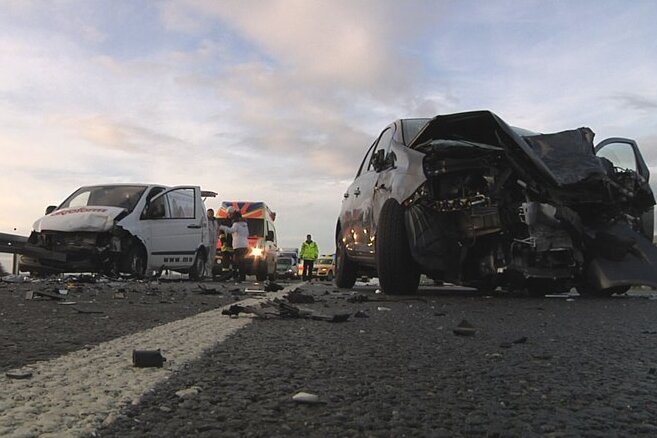 Lichtentanne: Zwei Verletzte bei Unfall auf Mitteltrasse - 