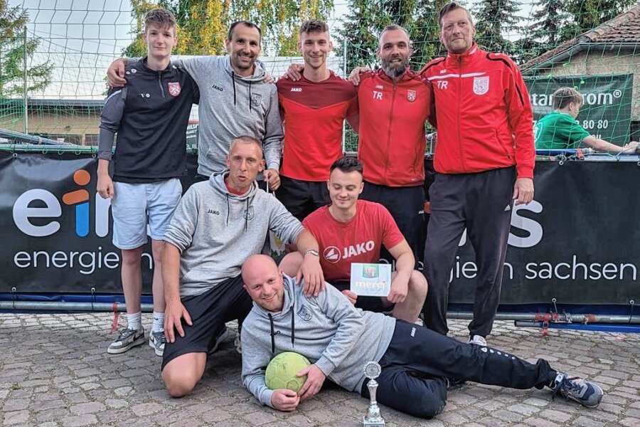 Lichtentanner Rathaus-Team wird Vorletzter - Das Team des SV Ebersbrunn gewann das Streetkicker-Turnier.