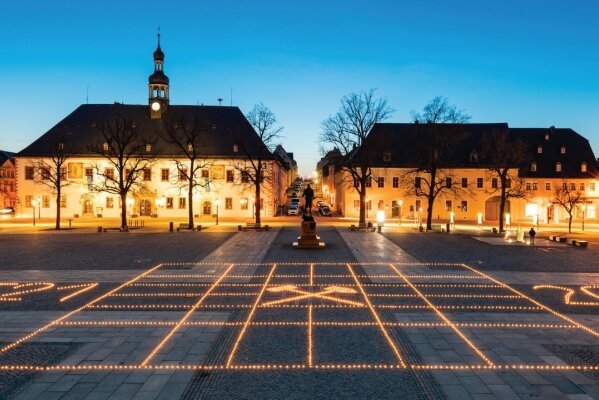 Lichter im Quadrat: Marienberger Markt erstrahlt zum 500. Stadtgeburtstag - 