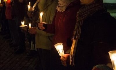 Lichterkette in Aue soll Solidarität mit der Ukraine zeigen - 