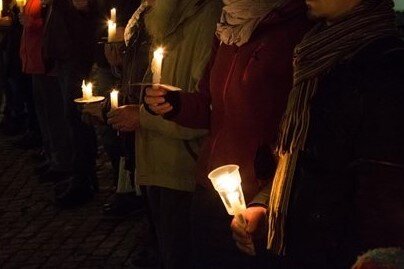 Lichterkette in Aue soll Solidarität mit der Ukraine zeigen - 