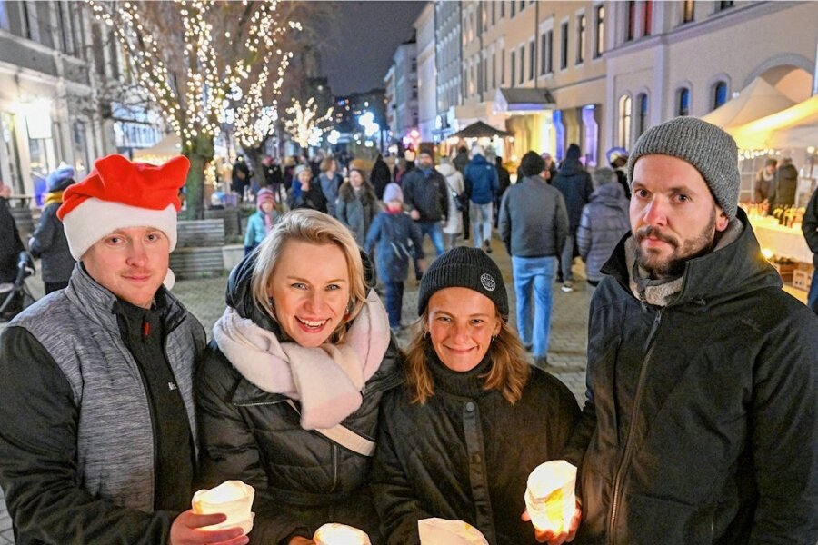 Lichterzauber bringt Hoffnung - Das sind die Macher des neuen Brühlboulevard-Vereins: Andreas Radtke (von links), Kati Grundmann, Susann Heidler und Eric Heim. Der Weihnachtsmarkt war ihr erstes Projekt.