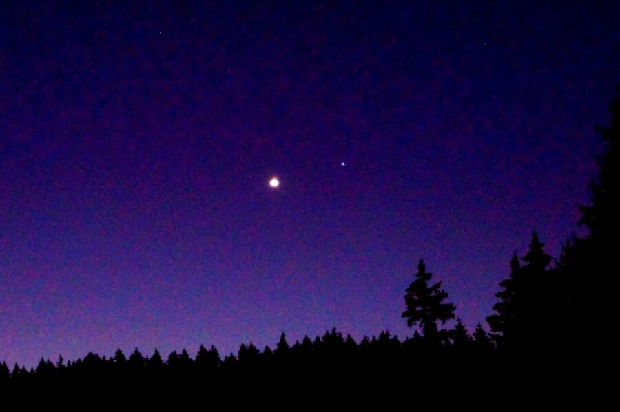Lichtobjekt am Himmel sorgt für Rätselraten - Die Venus ist derzeit in den frühen Morgenstunden in Richtung Südostenbesonders gut zu sehen. 