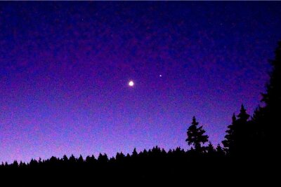 Lichtobjekt am Vogtland-Himmel sorgt für Rätselraten - Die Venus ist derzeit in den frühen Morgenstunden in Richtung Südosten besonders gut zu sehen. 