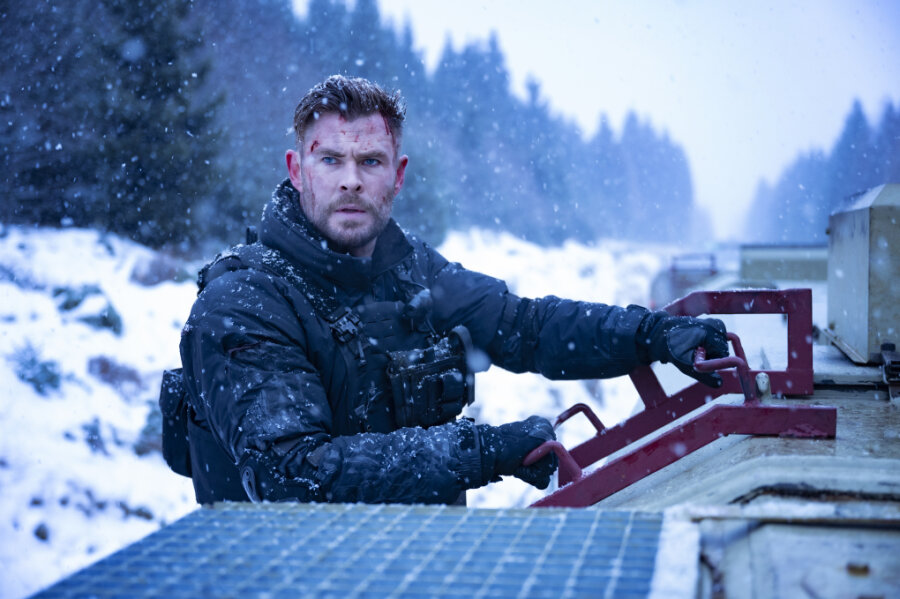 Chris Hemsworth als Söldner Tyler Rake in "Tyler Rake: Extraction 2". Gedreht wurde auch im böhmischen Errzgebirge.