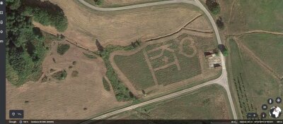 Liebesgrüße vom Truppenübungsplatz - Auf einer etwa 65 mal 50 Meter großen Fläche auf dem Standortübungsplatz in Frankenberg ist eine Liebesbotschaft im Boden hinterlassen worden, die im Online-Kartendienst Google Maps entdeckt wurde. 