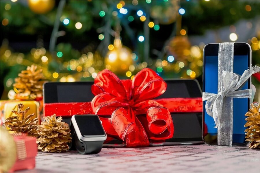Lieferprobleme und Chipmangel: Geschenke könnten vor Weihnachten knapp werden - Wie schwierig wird in diesem Jahr der Weihnachtseinkauf? Hier und da drohen Lieferprobleme, ergab eine Umfrage. 