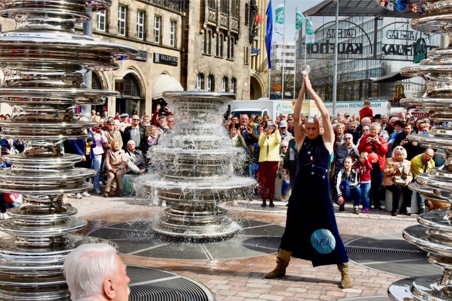 Limbacher Bürgerfest: Volles Programm – trotz der Verkürzung auf einen Tag - Zu den Höhepunkten des Bühnenprogramms gehört der Auftritt des international bekannten Jonglagekünstlers Kelvin Kalvus.
