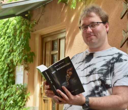 Limbacher veröffentlicht ersten Roman - Enrico Schnitzer mit seinem Erstlingswerk "Der Patenmörder". 