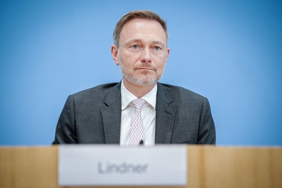 Lindner meldet neue Zweifel an Kindergrundsicherung an - Bundesfinanzminister Christian Lindner äußert neue Zweifel an den Plänen für eine Kindergrundsicherung.