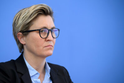 Linke-Chefin Hennig-Wellsow tritt zurück -  Susanne Hennig-Wellsow, Bundesvorsitzende der Partei Die Linke, äußert sich in der Bundespressekonferenz zum Ergebnis der Landtagswahl im Saarland.