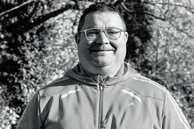 Linke-Stadtrat aus Brand-Erbisdorf plötzlich verstorben - Mirko Thiele galt als Elton Double. 