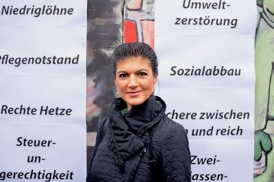 Linke Zimmermann will "etwas Neues" mit Wagenknecht - Wird die Bundestagsabgeordnete und frühere Fraktionschefin Sahra Wagenknecht so wie hier 2018 bei einer Kundgebung von "Aufstehen" in Berlin bald wieder für eine neue linke Initiative werben? 