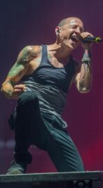 Linkin-Park-Sänger mit 41 gestorben - Linkin-Park-Frontmann Chester Bennington 2014 beim Konzert in Leipzig.