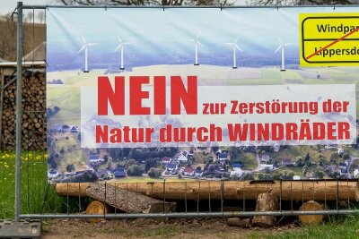 Lippersdorfer sagen Nein zu Windparkplänen - Was die Lippersdorfer von der Idee eines Windparks halten, kann jedermann an den Ortseingängen sehen. 