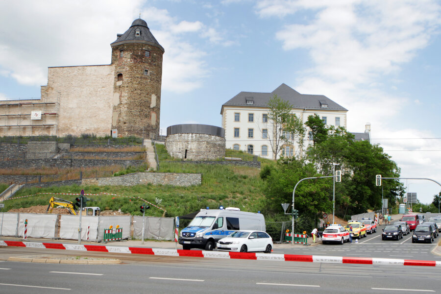 Liveticker: Fliegerbombe gesprengt - An den Schlossterrassen ist am Donnerstagnachmittag eine Fliegerbombe aus dem Zweiten Weltkrieg gefunden worden.