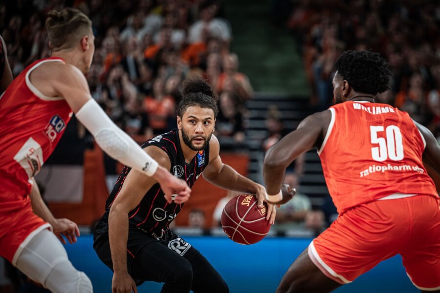Liveticker: Niners Chemnitz starten beim Meister in Ulm in die neue Saison - Kaza-Kajami-Keane beim Spiel der Niners in Ulm
