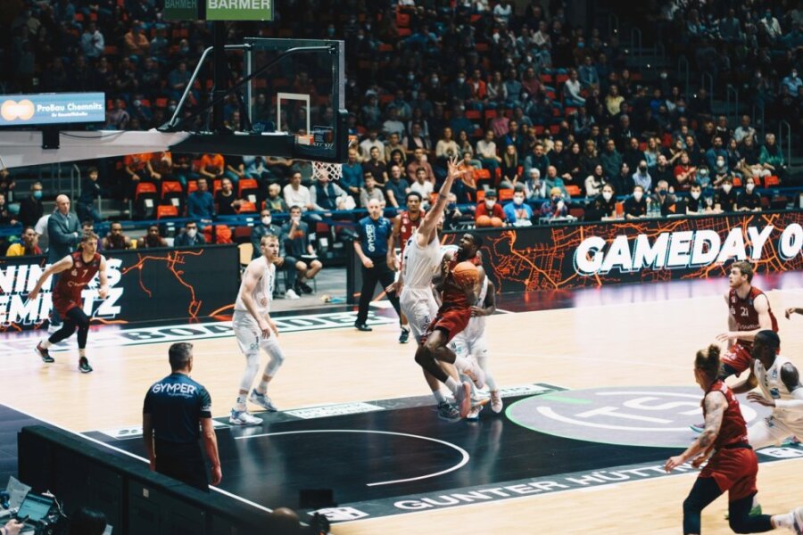 Liveticker: Niners siegen in Basketball-Krimi - 