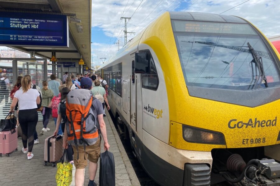 Liveticker zum 9-Euro-Ticket-Test: Bahnreisende werden in Nürnberg gebeten, Alternativen zum RE zu nutzen - 