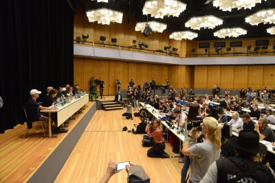 Liveticker zum Nachlesen: #wirsindmehr - das Konzert in Chemnitz - Etwa 200 Journalisten sind bei der Pressekonferenz.
