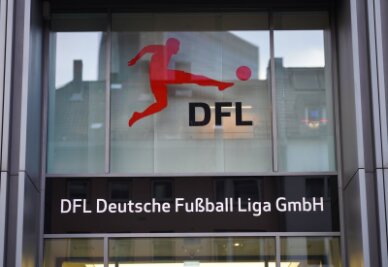 Lizenzierung der DFL: "Einige Clubs" müssen nachbessern - Noch müssen einige Clubs um die Lizenzierung durch die DFL zittern.