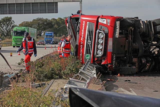 Lkw-Fahrer stirbt bei Unfall auf der A4 nahe Meerane - Ein 52-jähriger Lkw-Fahrer ist am Dienstag auf der A4 nahe Meerane bei einem Unfall gestorben.