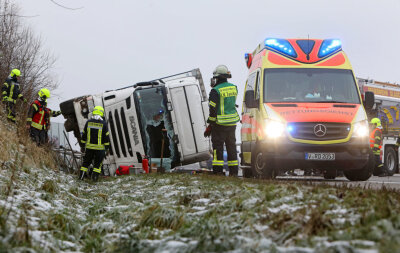 Lkw-Fahrer stirbt nach schwerem Unfall auf A4 bei Hohenstein-Ernstthal - 