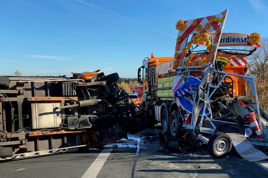 Lkw-Unfall auf A 72: Mann schwer verletzt - Auf der A 72 Richtung Chemnitz zwischen Reichenbach und Zwickau ist es am Freitagvormittag zu einem schweren Unfall gekommen. 