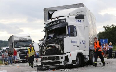Lkw verunglückt auf A 72 im Vogtland - 100.000 Euro Schaden - 