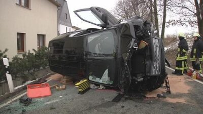 Lobsdorf: Land Rover prallt gegen Haus - 