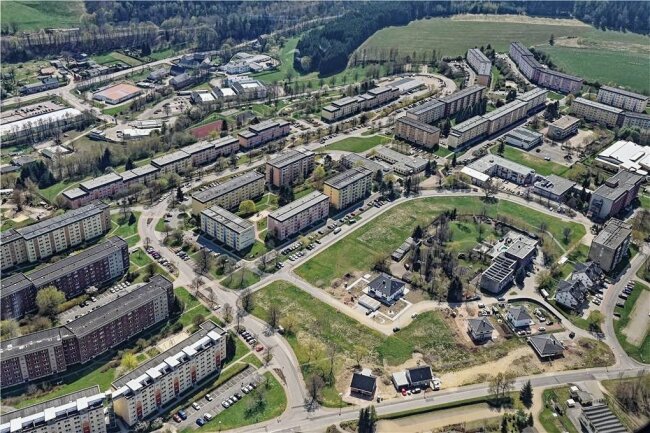 Lößnitz beantragt Millionenzuschuss für die Neustadt - Das Lößnitzer Neubaugebiet befindet sich im Wandel: Unsanierte Wohnblöcke aus DDR-Zeiten stehen neben sanierten. Auch neue Häuser entstehen wieder. 