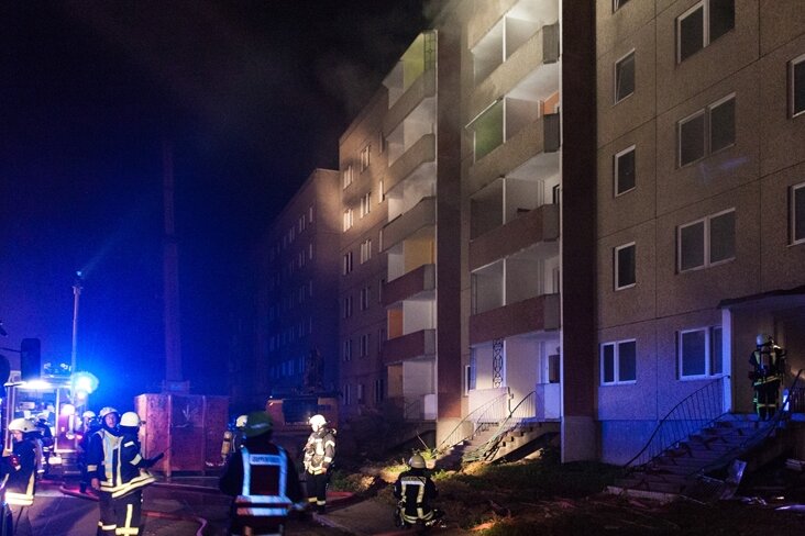 Lößnitz: Brand im abrissreifem Wohnblock - 