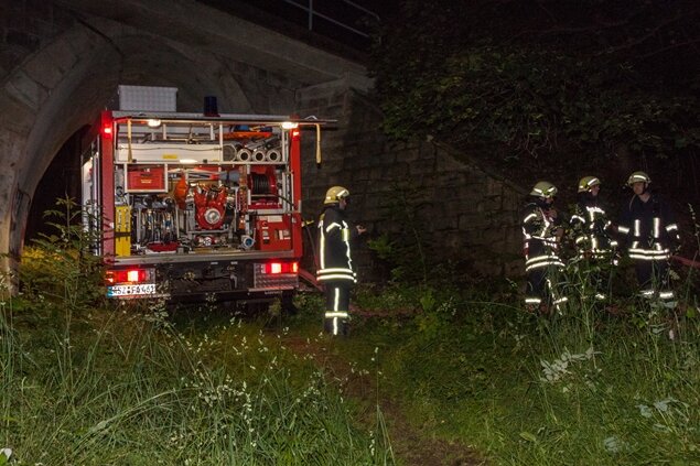 Lößnitz: Erneuter Brand - Gartenlaube steht in Flammen - 
