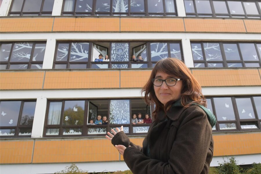 Lößnitzer Grundschule schafft es ins 20-Milliarden-Euro-Programm - Die Grundschule Neustadt, hier nach einer Fassadengestaltungsaktion mit der Künstlerin Elena Hazel.