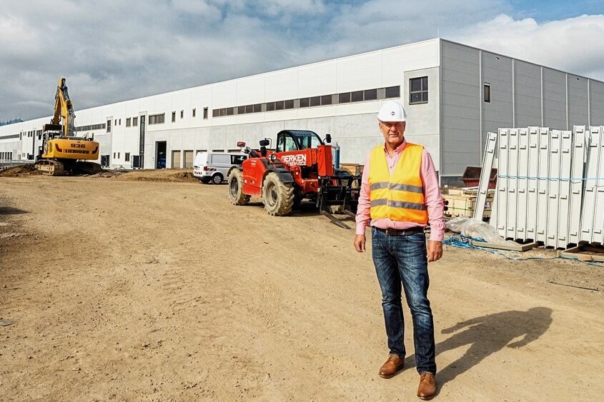 Logistikzentrum Mittelsachsen erwartet in Hainichen bald die ersten Mieter - Christian Halpick auf der Baustelle des Logistikzentrums in Hainichen.