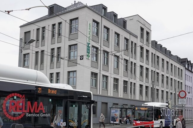 Das vor zwei Jahren eröffnete MVZ am Neumarkt ist der größte Standort der HBK-Poliklinik. Nicht wenige Beschäftigte des Unternehmens sind unzufrieden mit ihrem Gehalt. 