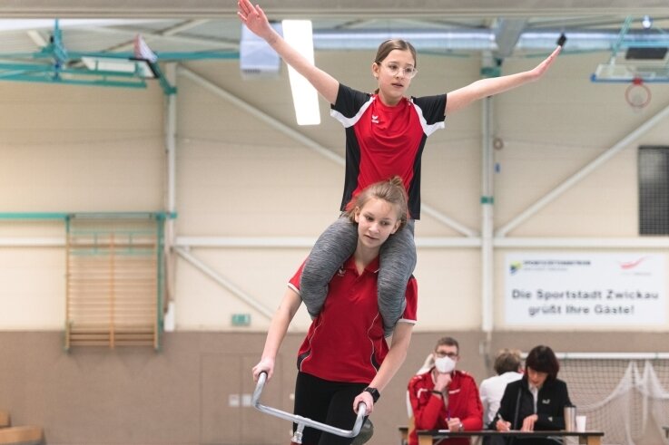 Lok überzeugt nicht nur als Ausrichter - Amelie Morgner und Zoe Reinhardt vom ESV Lok Zwickau legten in Mosel ein erfolgreiches Wettkampf-Debüt bei den Juniorinnen hin. 