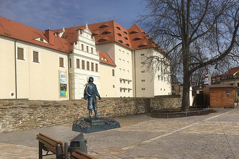 Lomonossow-Denkmal für Freiberg könnte noch 2021 kommen - So könnte das Lomonossow-Denkmal am Schlossplatz in Freiberg aussehen. Der Stadtrat hat die Aufstellung im Juni gebilligt. 