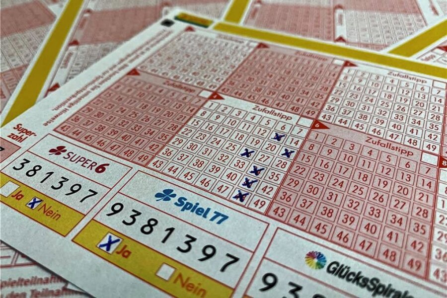 Lotto-Jackpot im Landkreis Zwickau geknackt: Was Neu-Millionäre beachten sollten - Diese sechs Lottozahlen sowie die richtige Superzahl 7 haben einem Tipper oder einer Tipperin aus dem Landkreis Zwickau einen Millionengewinn beschert. 