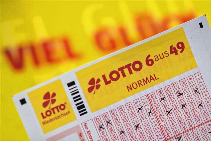 Lottospieler im Landkreis Zwickau gewinnt knapp 8,5 Millionen Euro - Ein Lottospieler im Landkreis Zwickau hat fast 8,5 Millionen Euro gewonnen. 