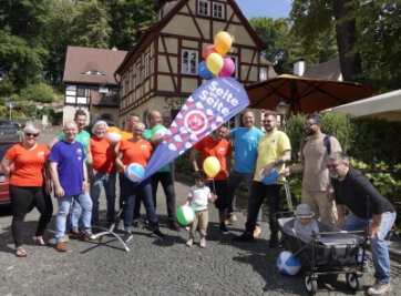 Luftballons weisen Weg zur Kulturhauptstadtstraße auf dem Schloßberg - 