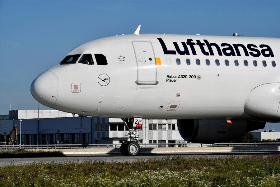 Lufthansa fliegt seit 30 Jahren mit einer Maschine namens „Plauen“: Fünf Fakten, die Sie bestimmt noch nicht kannten - Seit 2013 ist ein Lufthansa-Airbus mit dem Namen „Plauen“ unterwegs. Er hat bereits mehr als 17 Millionen Kilometer zurückgelegt.
