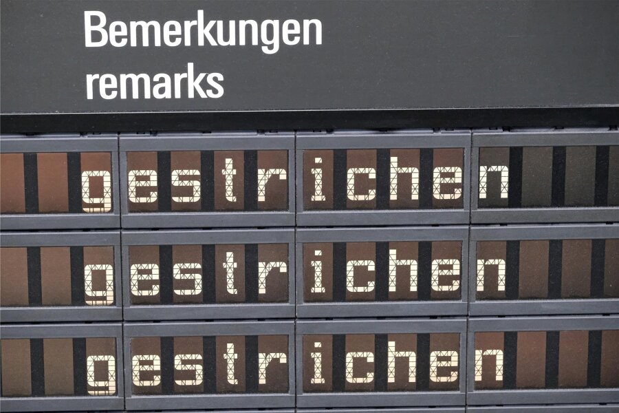 Lufthansa-Streik hat begonnen: Diese Flüge fallen in Dresden und Leipzig/Halle aus - Auf gestrichene Flüge müssen sich am Mittwoch Flugreisende an den Airports Leipzig/Halle und Dreseen einstellen. (Archiv)