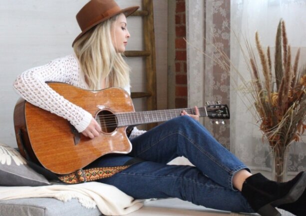Luise Liebisch veröffentlicht ihre erste Single im Internet. Schon mit acht Jahren begann die Frankenbergerin, Gitarre zu spielen. 