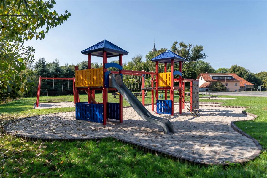 Lunzenau investiert in neue Spielgeräte und Märchenfiguren - Die Stadt Lunzenau will den Spielplatz am Parkplatz in Rochsburg um barrierefreie Spielgeräte ergänzen.